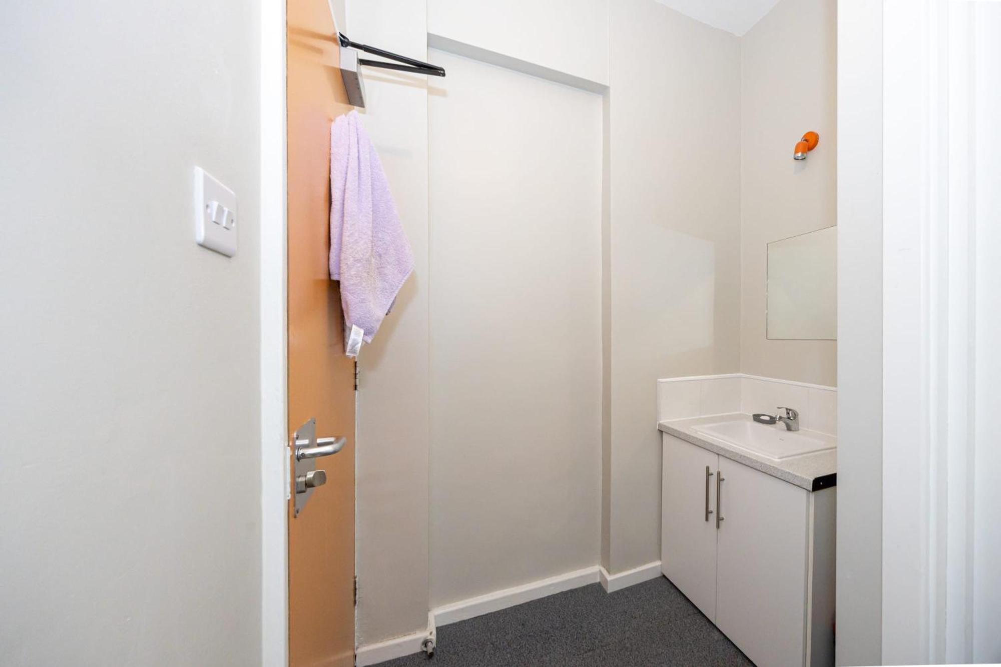 Spacious Room With Shared Facilities London Exterior photo