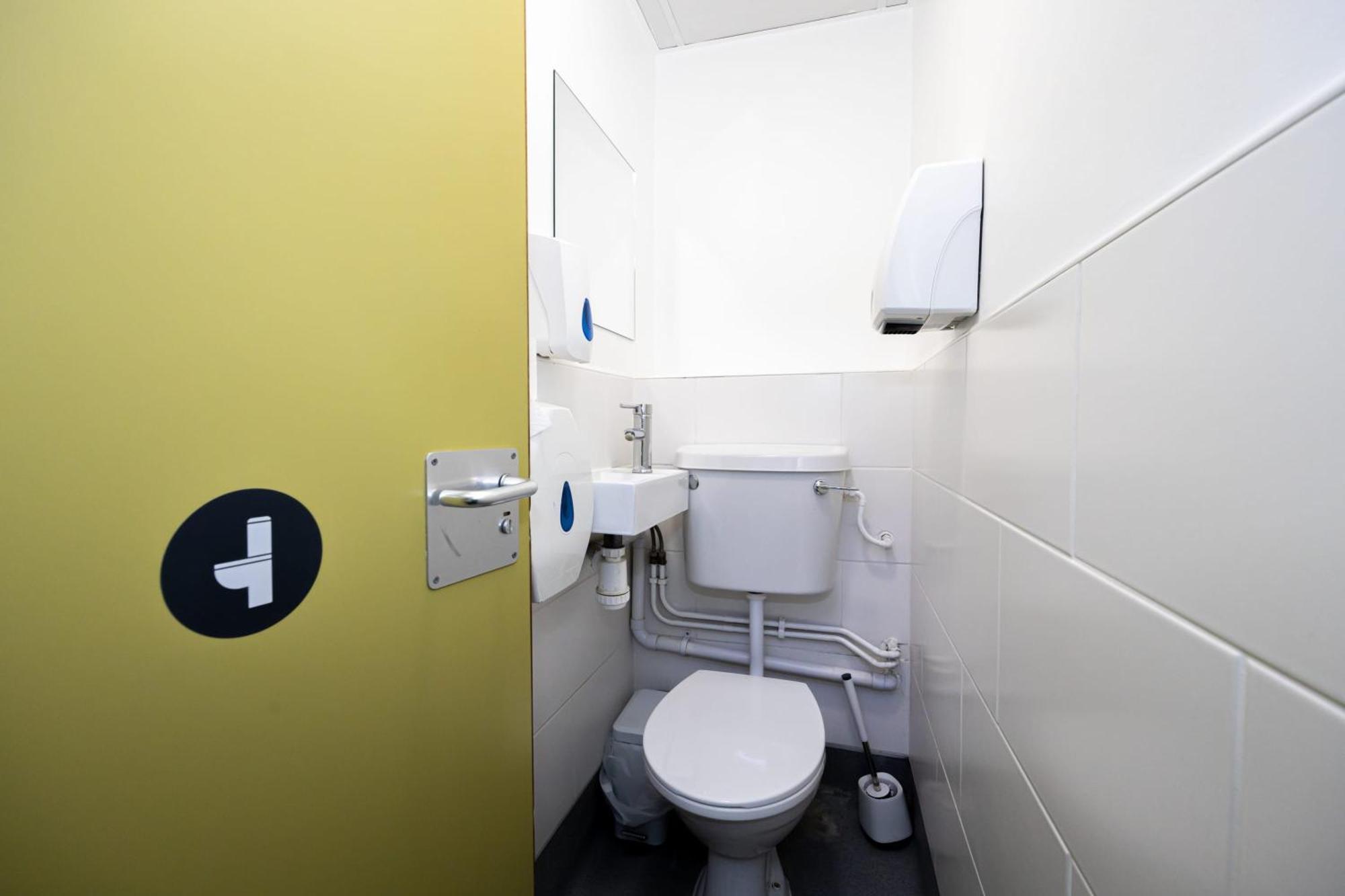 Spacious Room With Shared Facilities London Exterior photo